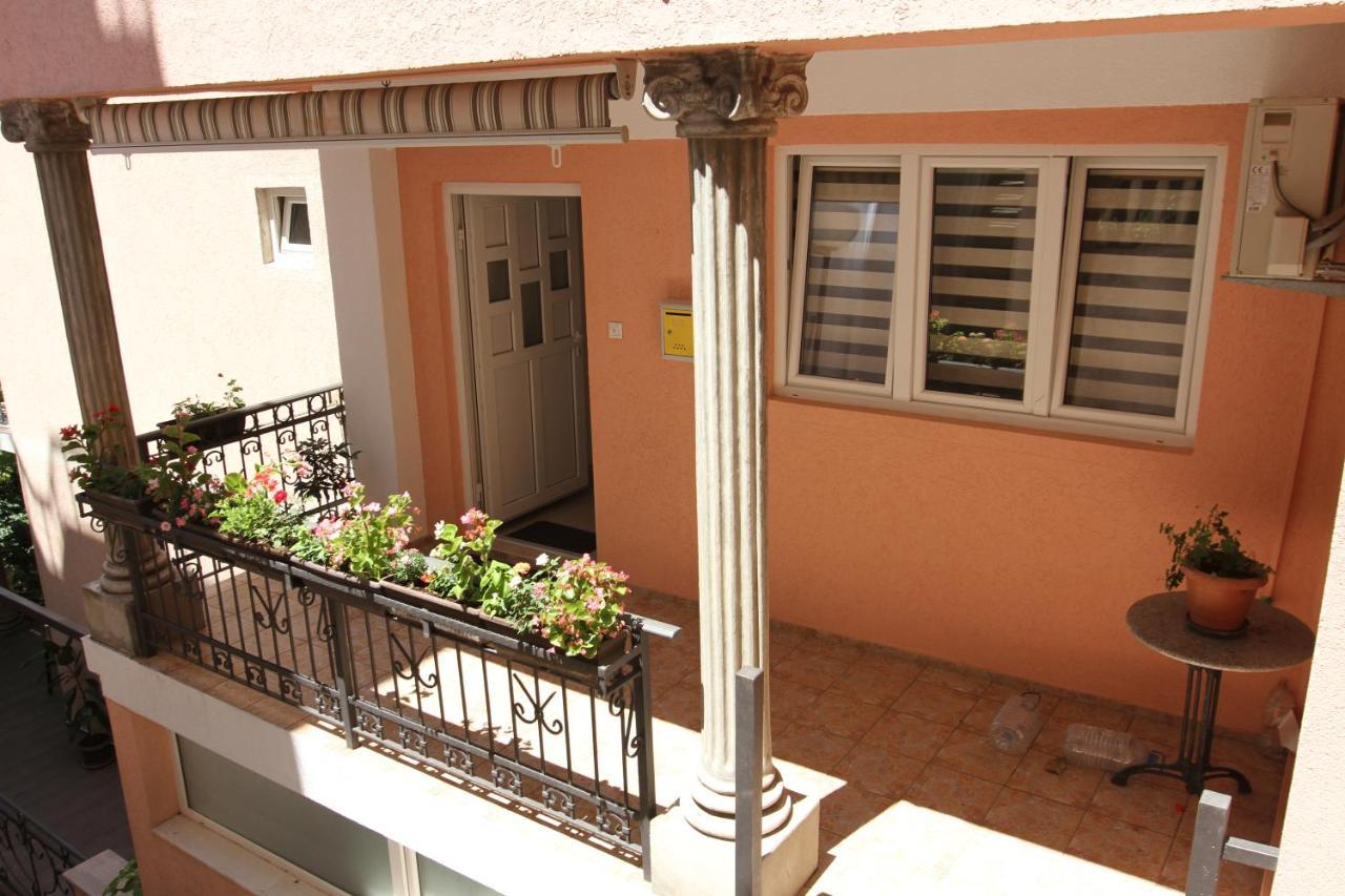 Apartments Muhar Sveti Stefan Buitenkant foto