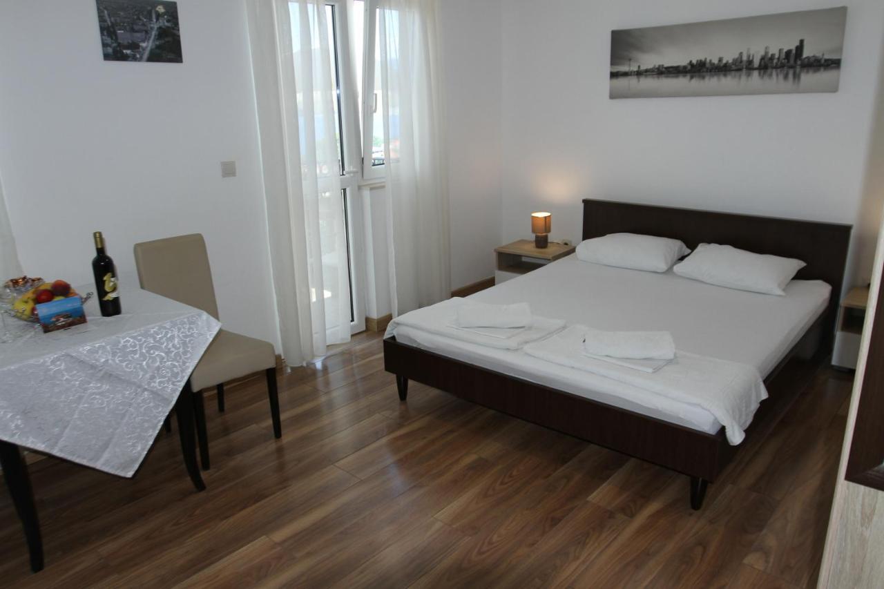Apartments Muhar Sveti Stefan Buitenkant foto