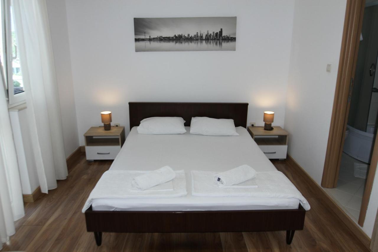 Apartments Muhar Sveti Stefan Buitenkant foto