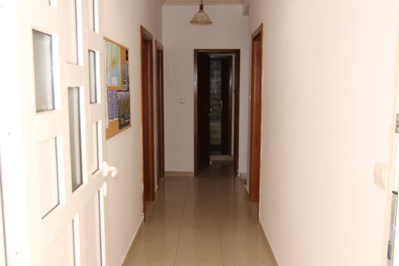 Apartments Muhar Sveti Stefan Buitenkant foto