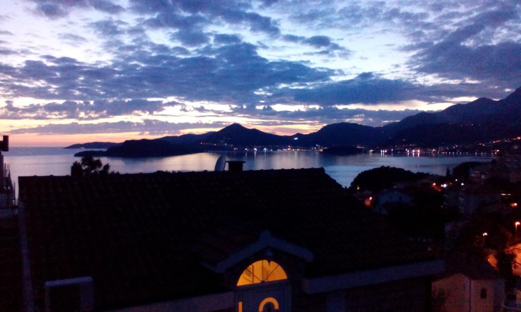 Apartments Muhar Sveti Stefan Buitenkant foto
