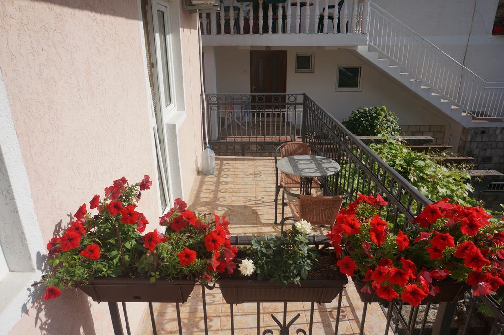 Apartments Muhar Sveti Stefan Buitenkant foto