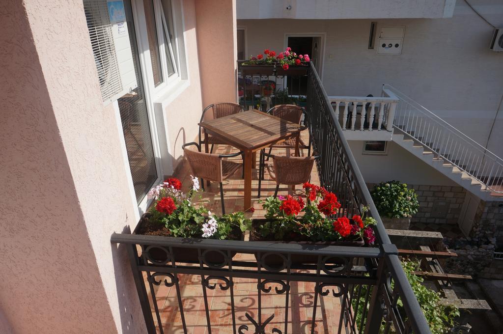 Apartments Muhar Sveti Stefan Buitenkant foto